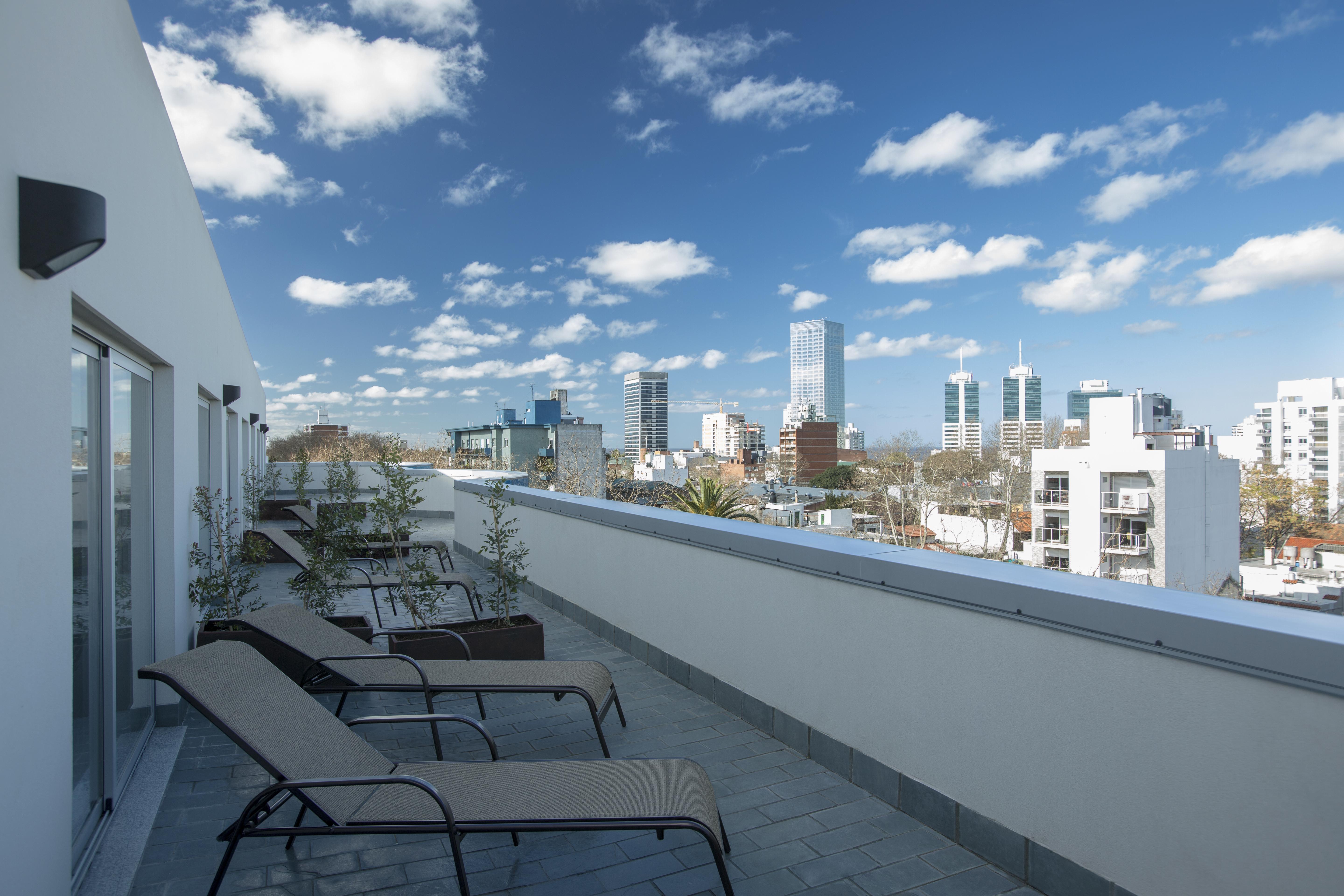 Regency Way Montevideo Hotel Екстериор снимка