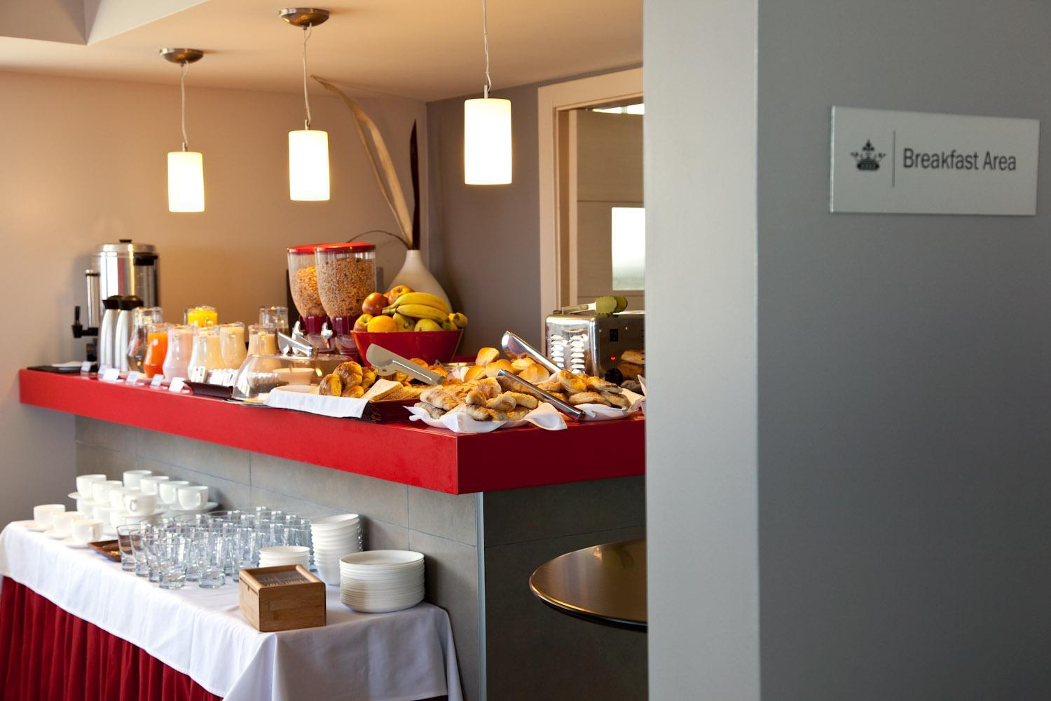 Regency Way Montevideo Hotel Екстериор снимка